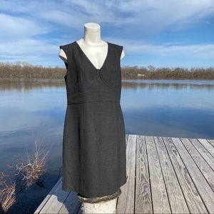🌺5/$25 LOFT sleeveless grey shift midi dress